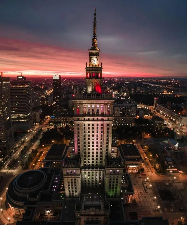 Love Metro Wifi 300Mbs 65'Tv Netflix Hbo Appletv+ Warsaw 0*,  Poland